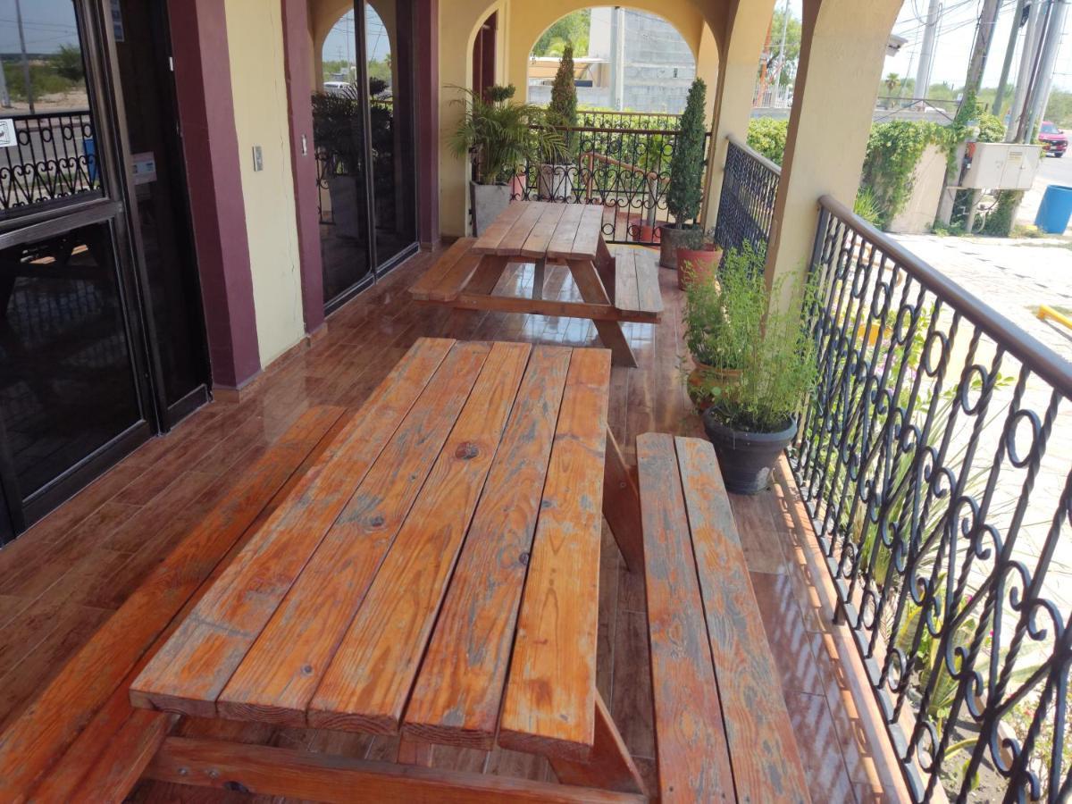 Hotel Posada Santa Fe Sabinas Exterior photo